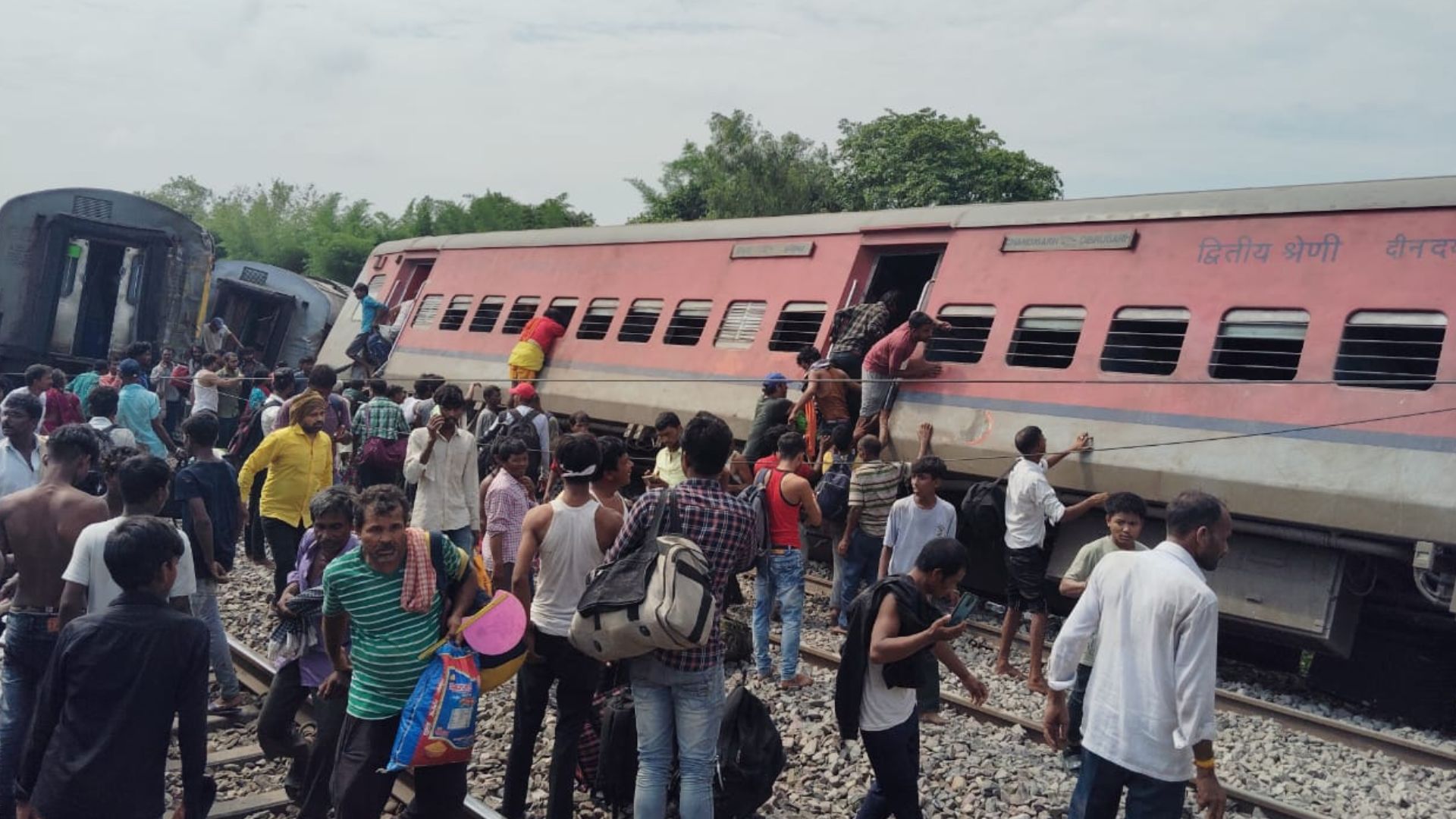 Chandigarh Dibrugarh Express Train Accident in Gonda Latest News Today A shocking incident took place in the Gonda district of Uttar Pradesh on Thursday where a Chandigarh-Dibrugarh Express derailed claiming 2 lives. Reportedly, six coaches of 15904 Chandigarh-Dibrugarh Express derailed between Motiganj-Jhilahi railway station in the Gonda district of Uttar Pradesh. Likewise, the Indian Army has been called upon for rescue operations. The train, originating from Chandigarh, was reportedly heading toward Dibrugarh via Bihar. In the meanwhile, Uttar Pradesh CMO stated, Uttar Pradesh Chief Minister Yogi Adityanath takes cognisance of the train accident in the Gonda district. He directs the officials to reach the spot immediately and expedite the relief work; gives instructions for proper treatment of the injured. Last month, Kanchanjunga Express was hit by a goods train in the Phansidewa area in Darjeeling causing over half a dozen lives.