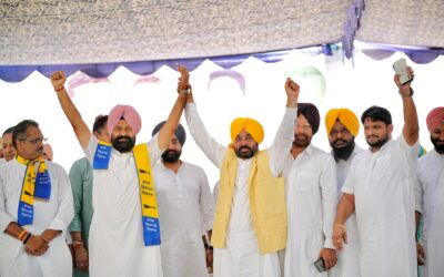 Massive jolt to Shiromani Akali Dal! Sukhbir Badal's close leader Dimpy Dhillon joins AAP